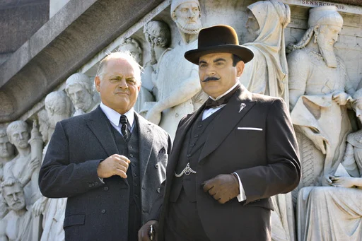 Hercule Poirot: Kortit pöydällä