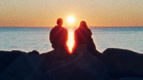 Kahden auringonlaskun välissä