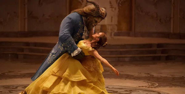 Kaunotar ja Hirviö (2017)