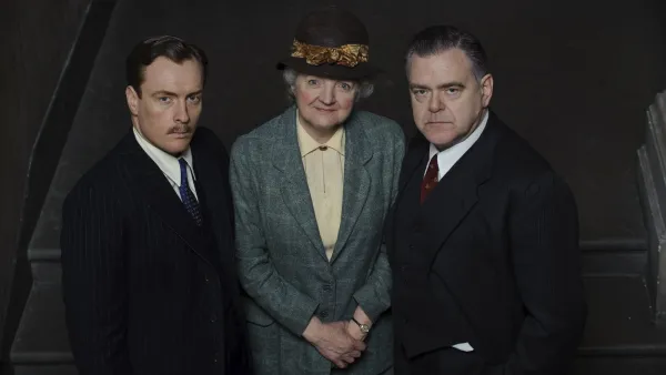Agatha Christie: Kuoleman sininen kukka
