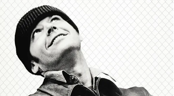 Yksi lensi yli käenpesän