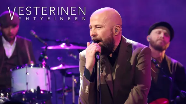 Keikalla Vesterinen Yhtyeineen