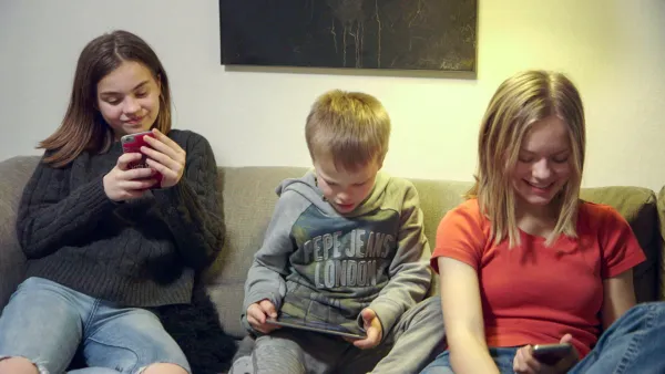 Koko perhe näytön orjana: Hulluus