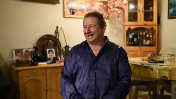 Lautasantennien takaa