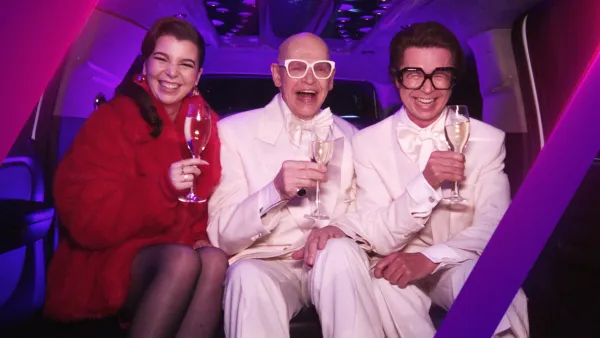 Sami Sykkö, Jorma Uotinen ja Jasmin Beloued ovat UMK26:n juontajakolmikko