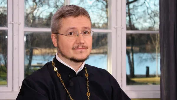 Taivaallista menoa: Rokkarista ortodoksipapiksi