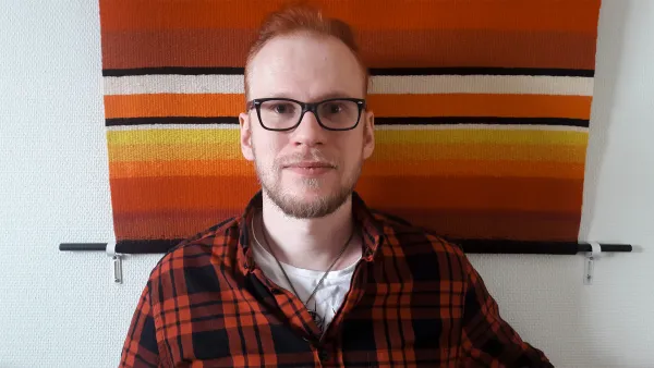 Taivaallista menoa: Satanisti marraskuussa, kristitty toukokuussa