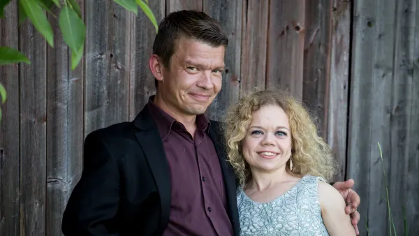 Tuhkimotarinoita: Jäänkö yksin?