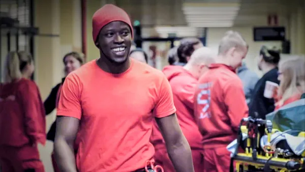 Tuhkimotarinoita: Kuoleman portilta ihmishenkien pelastajaksi