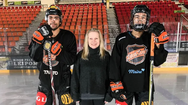 Tuhkimotarinoita: Lätkä-äidin uuvuttava lupaus